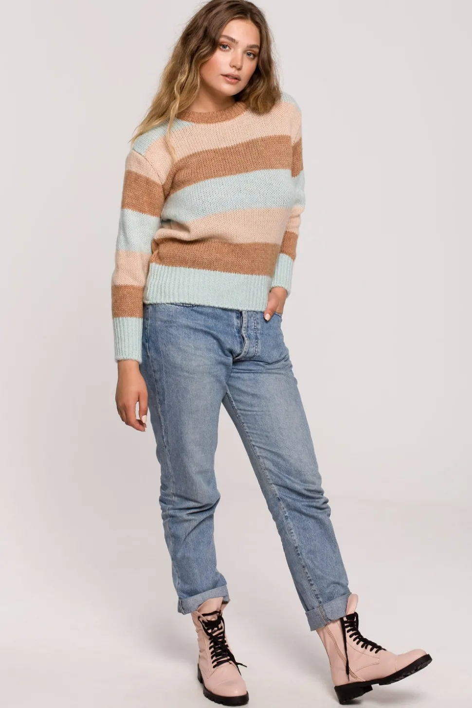 Sweter w pasy wielokolorowe - model 2