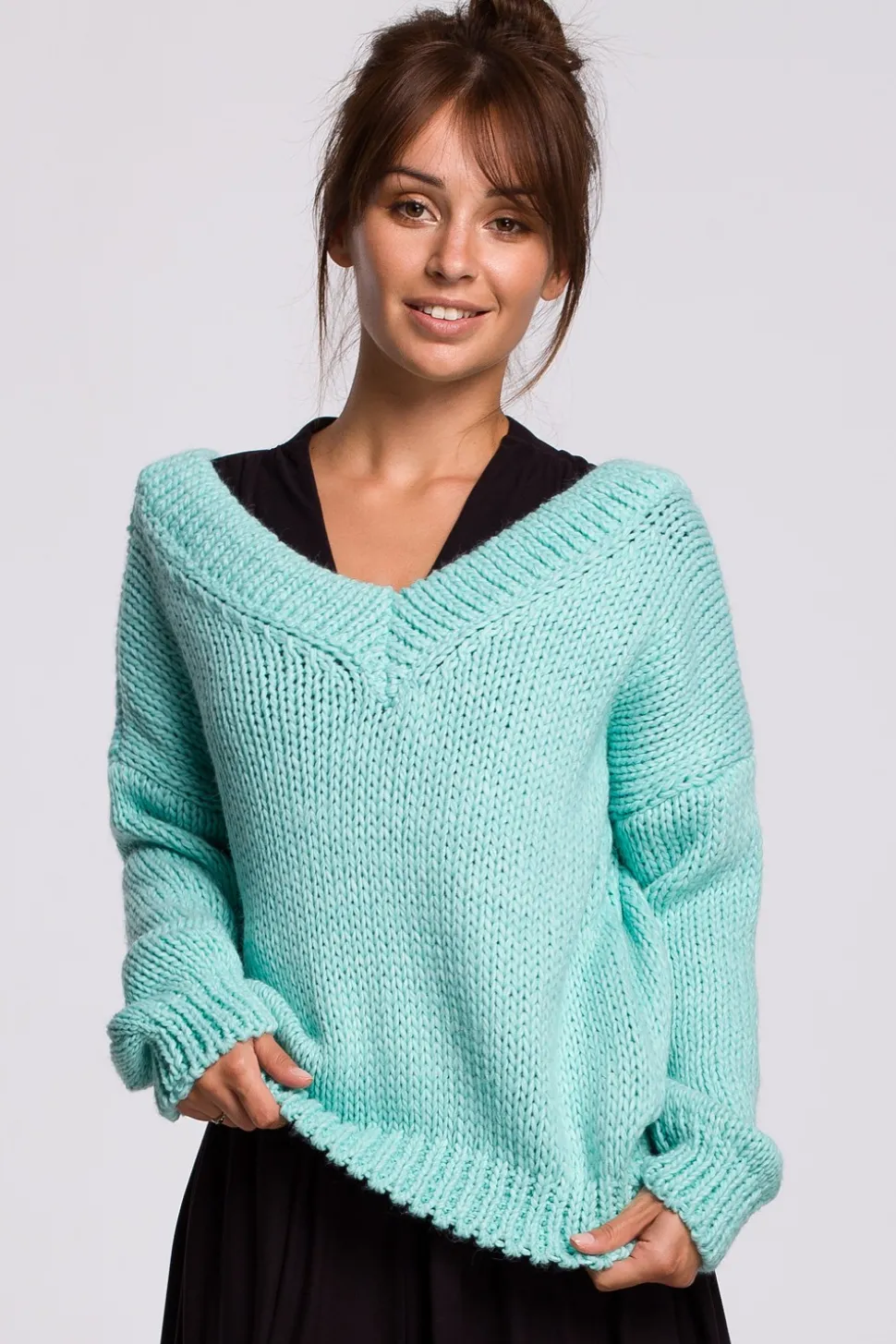 Sweter z dekoltem V - miętowy
