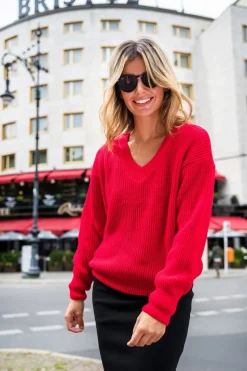Sweter z dekoltem w serek - czerwony
