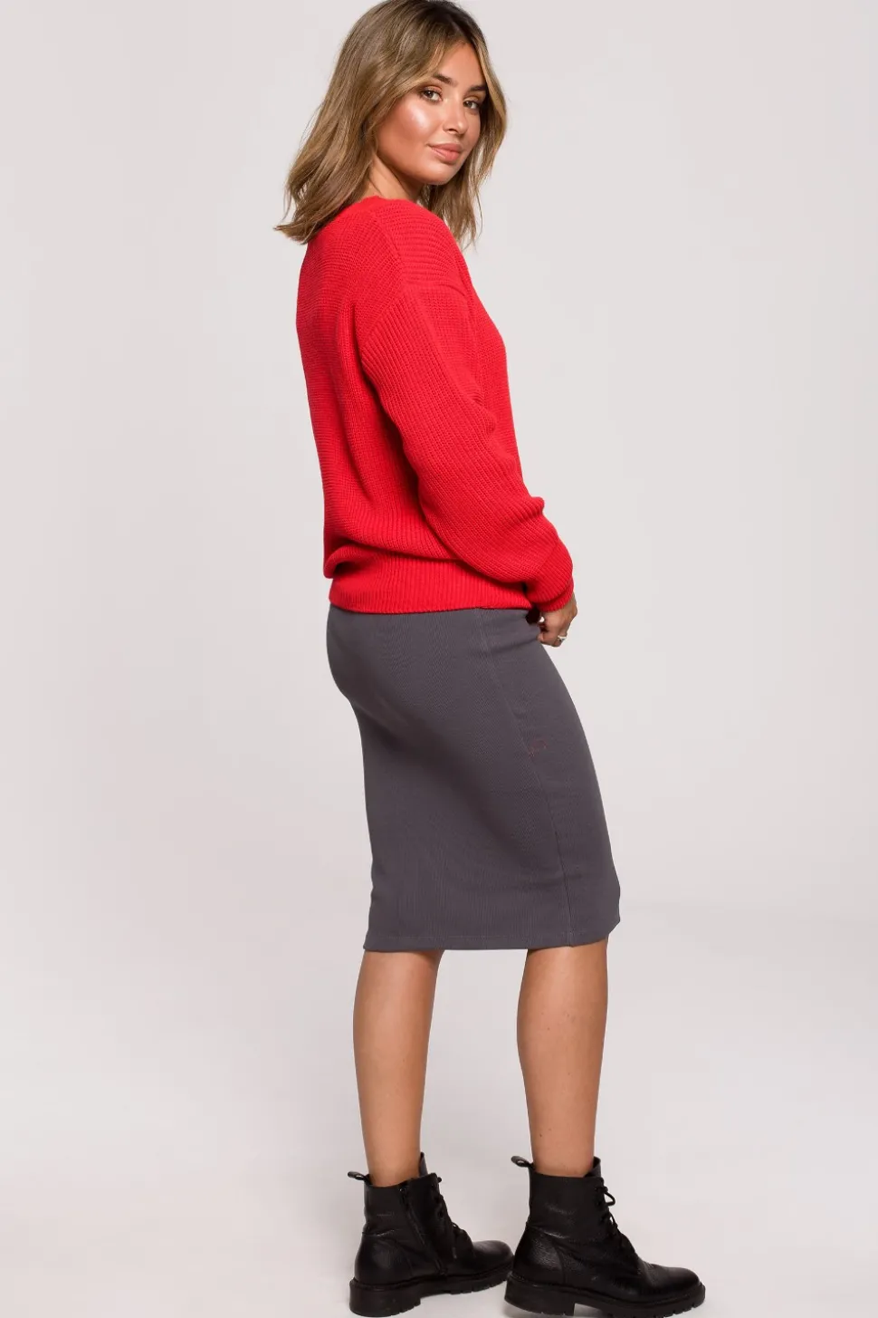 Sweter z dekoltem w serek - czerwony