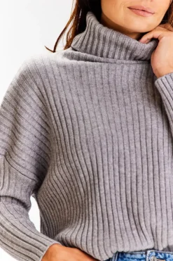 Sweter z golfem - szary