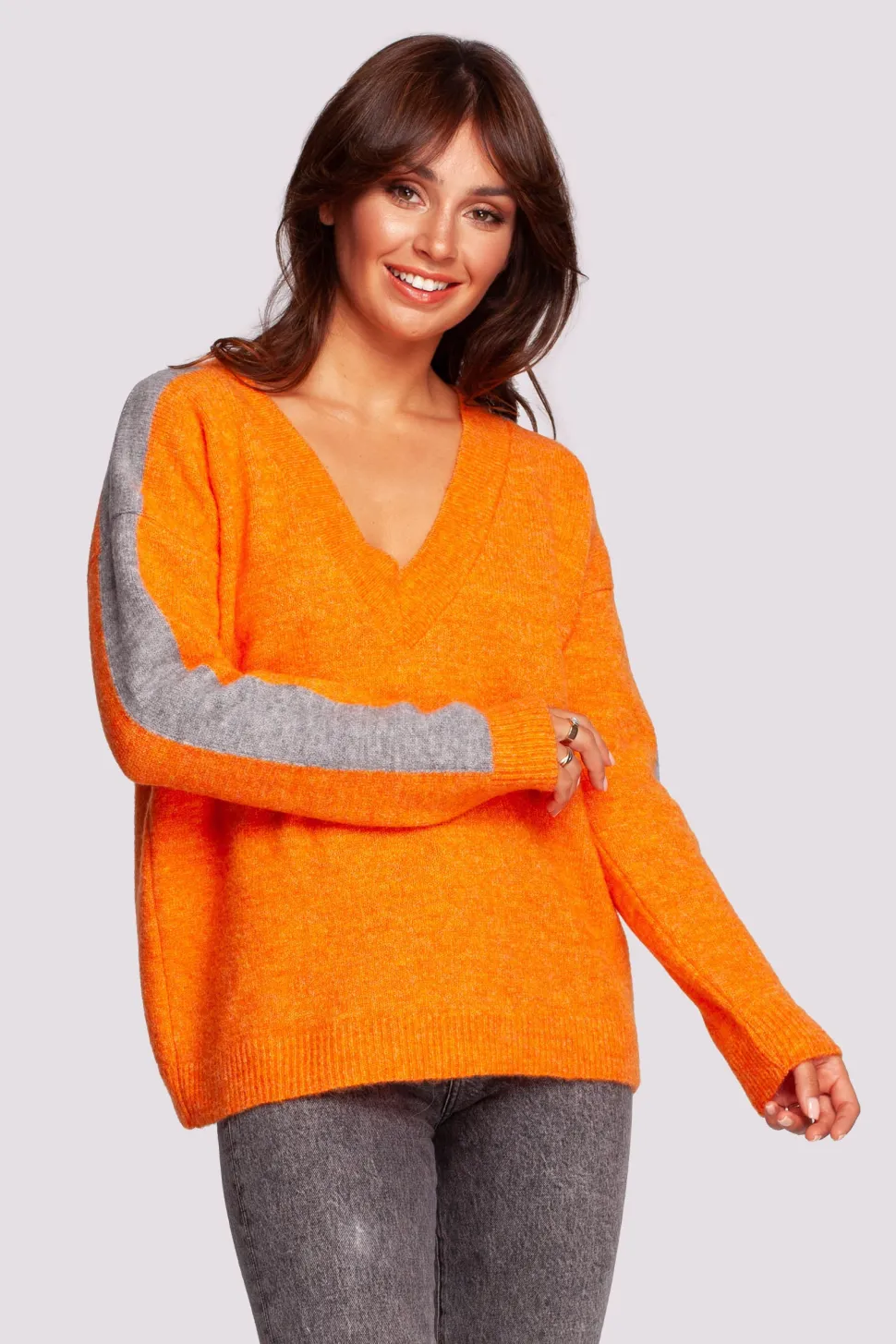 Sweter z kontrastowymi lampasami - jasnopomarańczowy