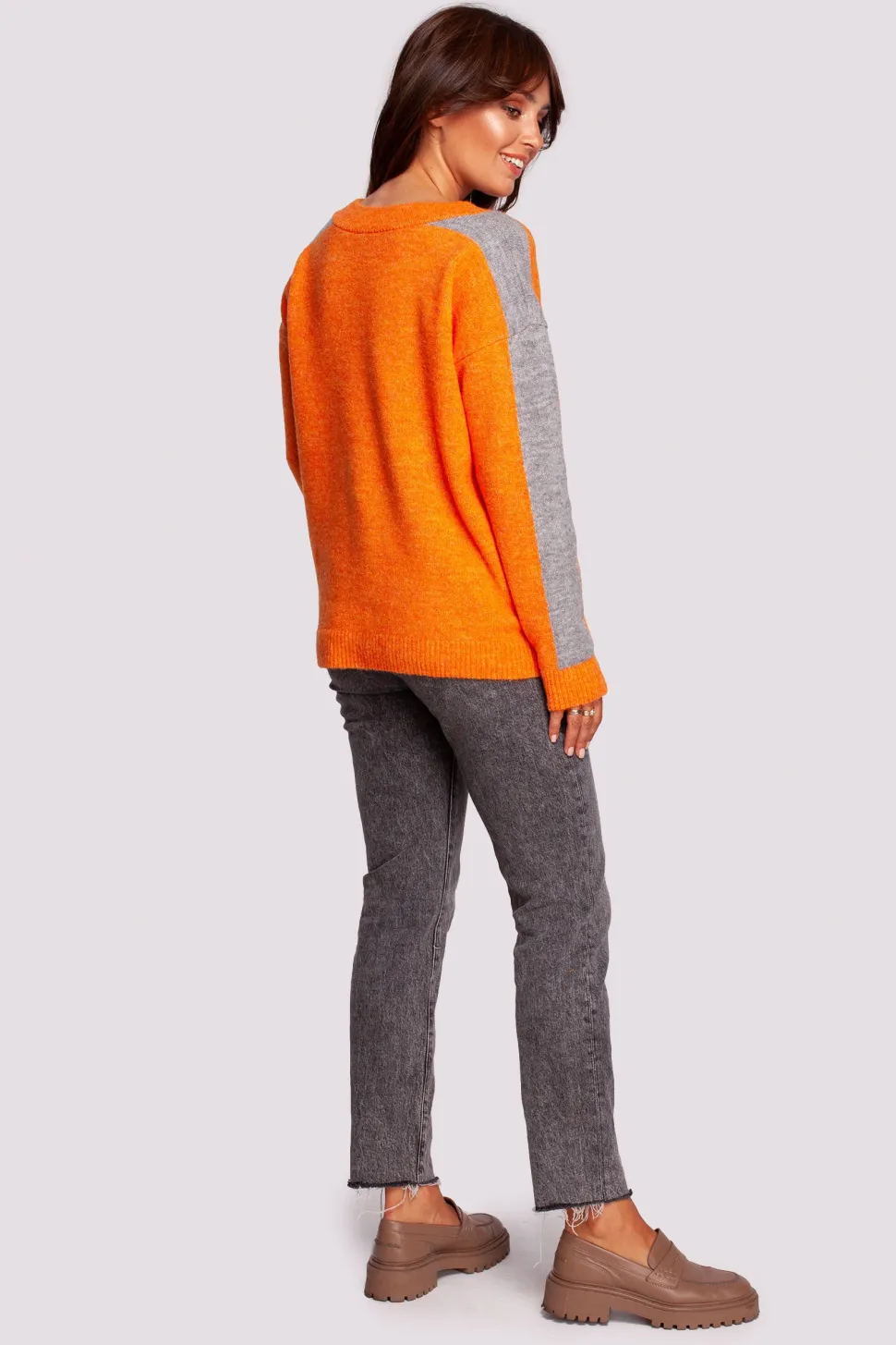 Sweter z kontrastowymi lampasami - jasnopomarańczowy