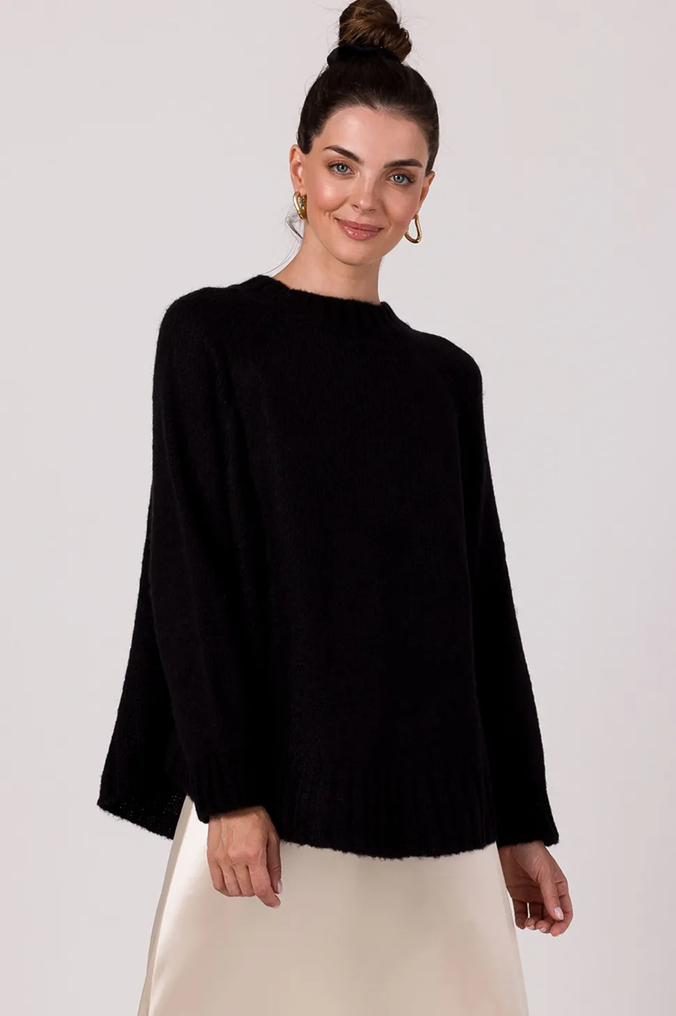 Sweter z nietoperzowymi rękawami - czarny
