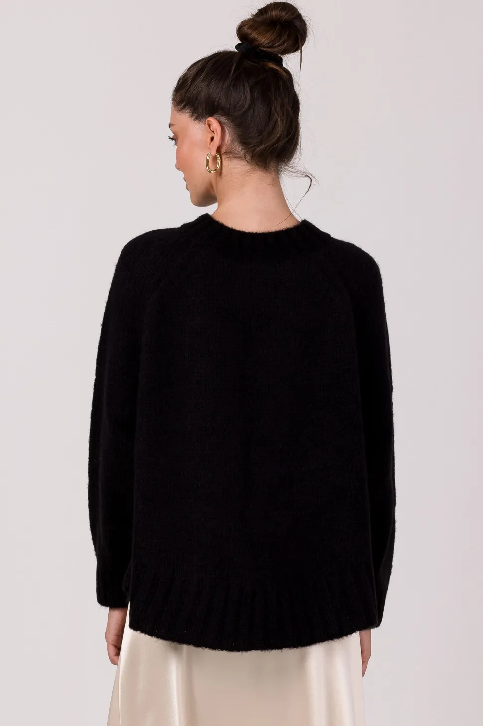 Sweter z nietoperzowymi rękawami - czarny