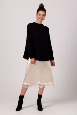 Sweter z nietoperzowymi rękawami - czarny