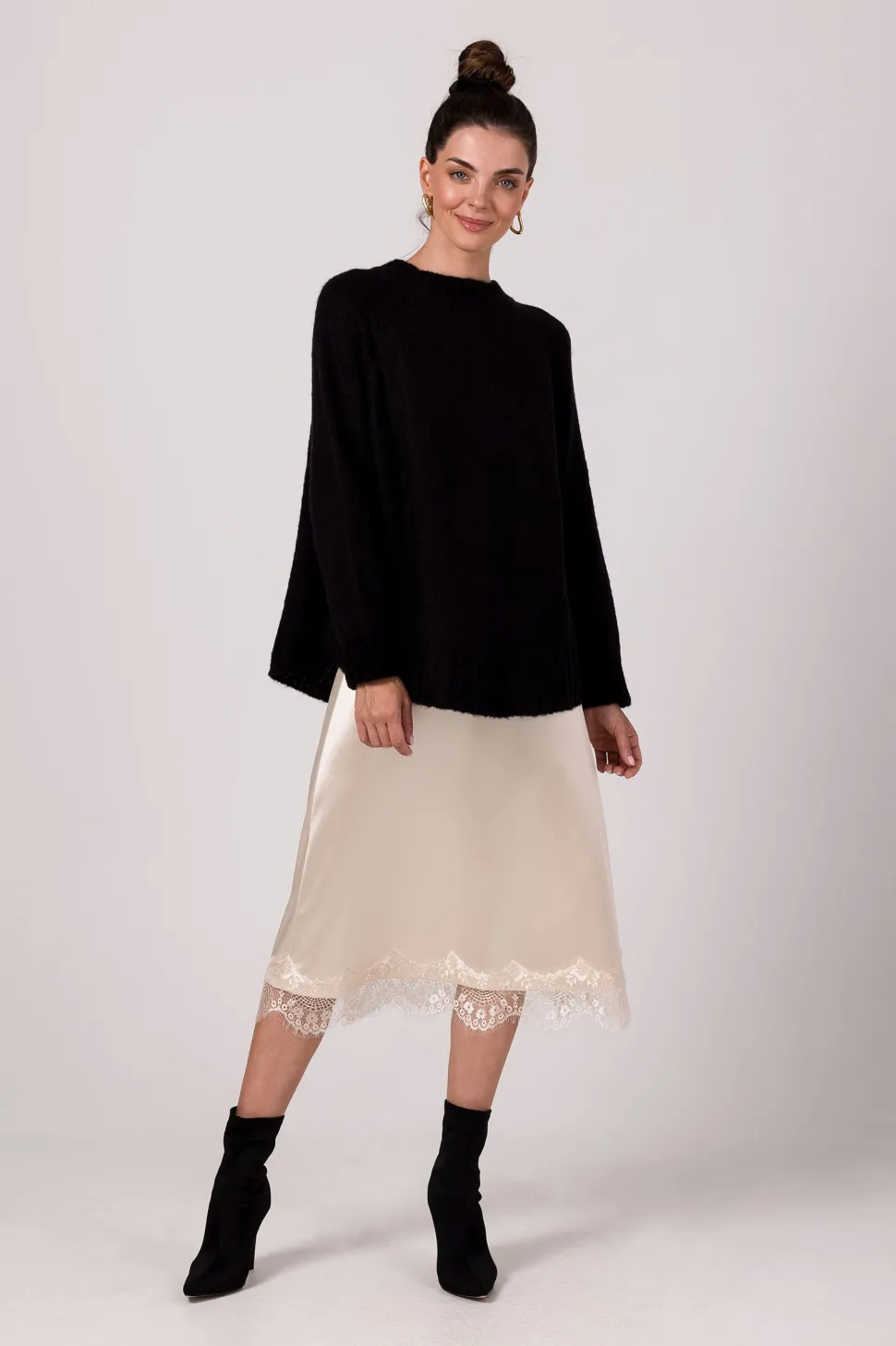 Sweter z nietoperzowymi rękawami - czarny