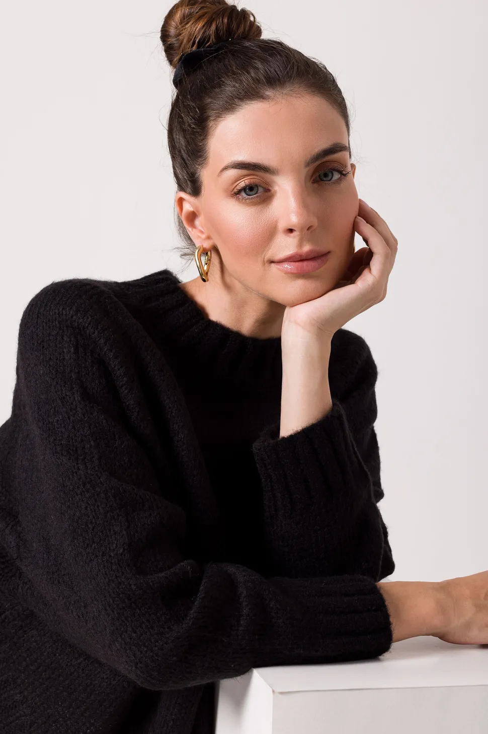 Sweter z nietoperzowymi rękawami - czarny
