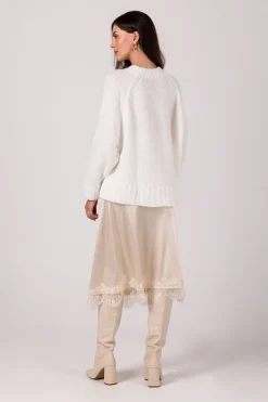 Sweter z nietoperzowymi rękawami - biały