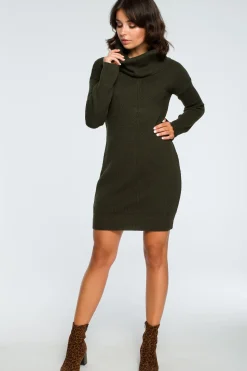 Swetrowa sukienka mini z golfem - khaki