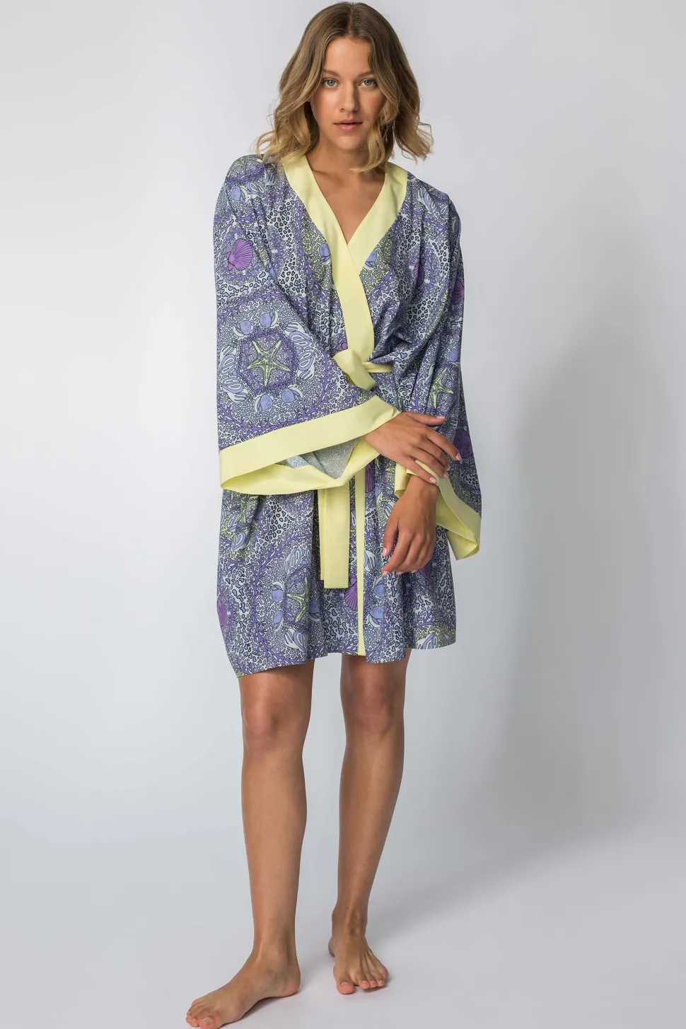 Szlafrok o kroju kimono z nadrukiem - model 1