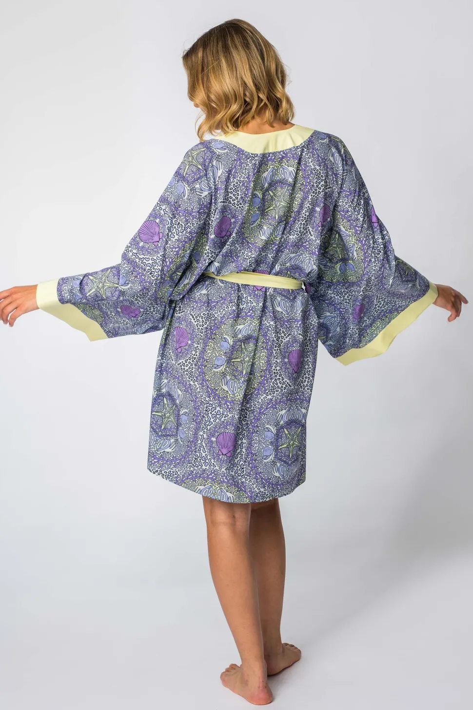 Szlafrok o kroju kimono z nadrukiem - model 1