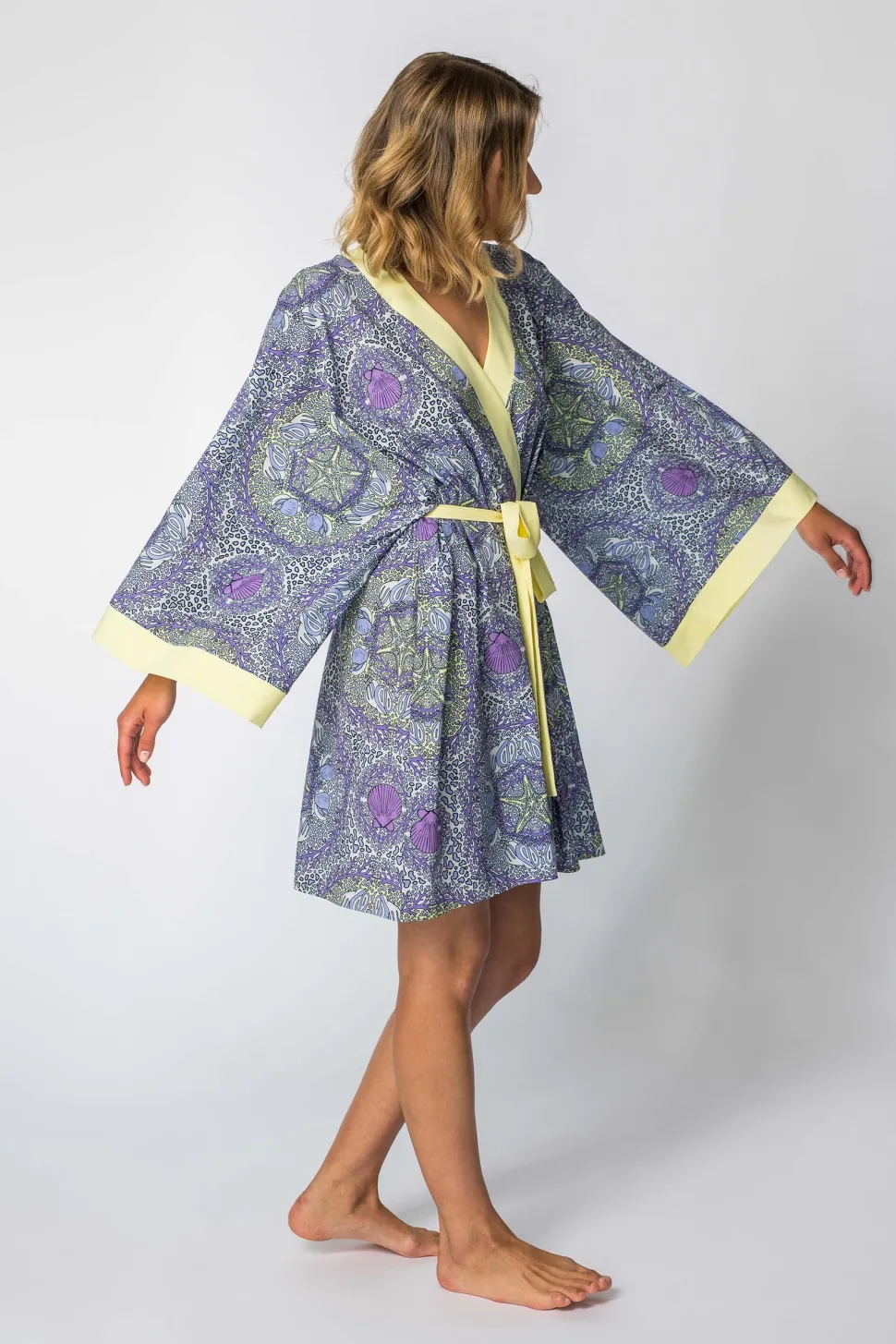 Szlafrok o kroju kimono z nadrukiem - model 1