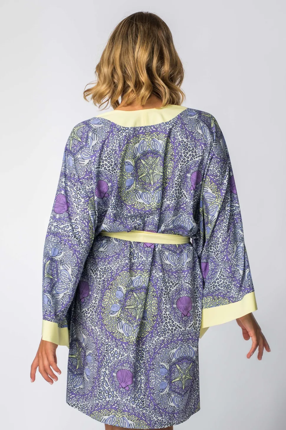 Szlafrok o kroju kimono z nadrukiem - model 1