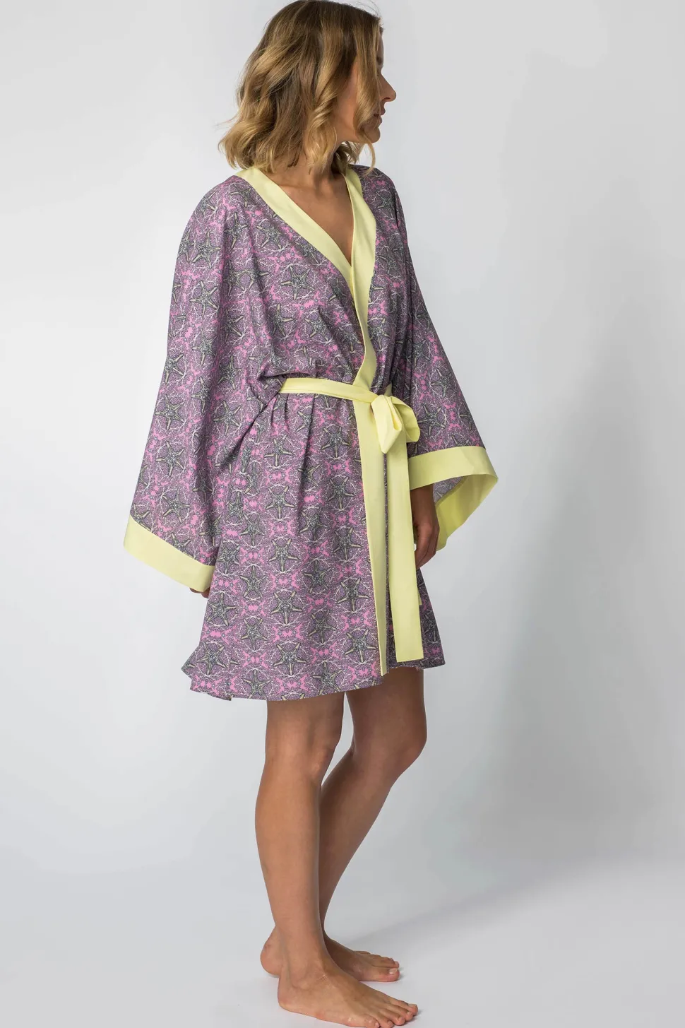 Szlafrok o kroju kimono z nadrukiem - model 2