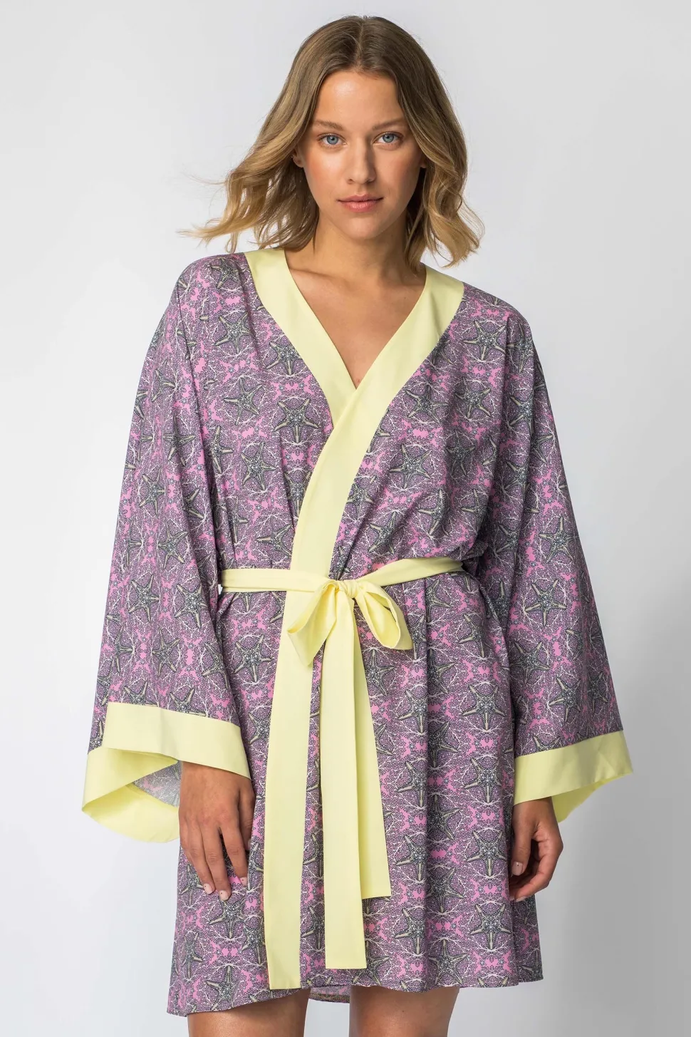 Szlafrok o kroju kimono z nadrukiem - model 2