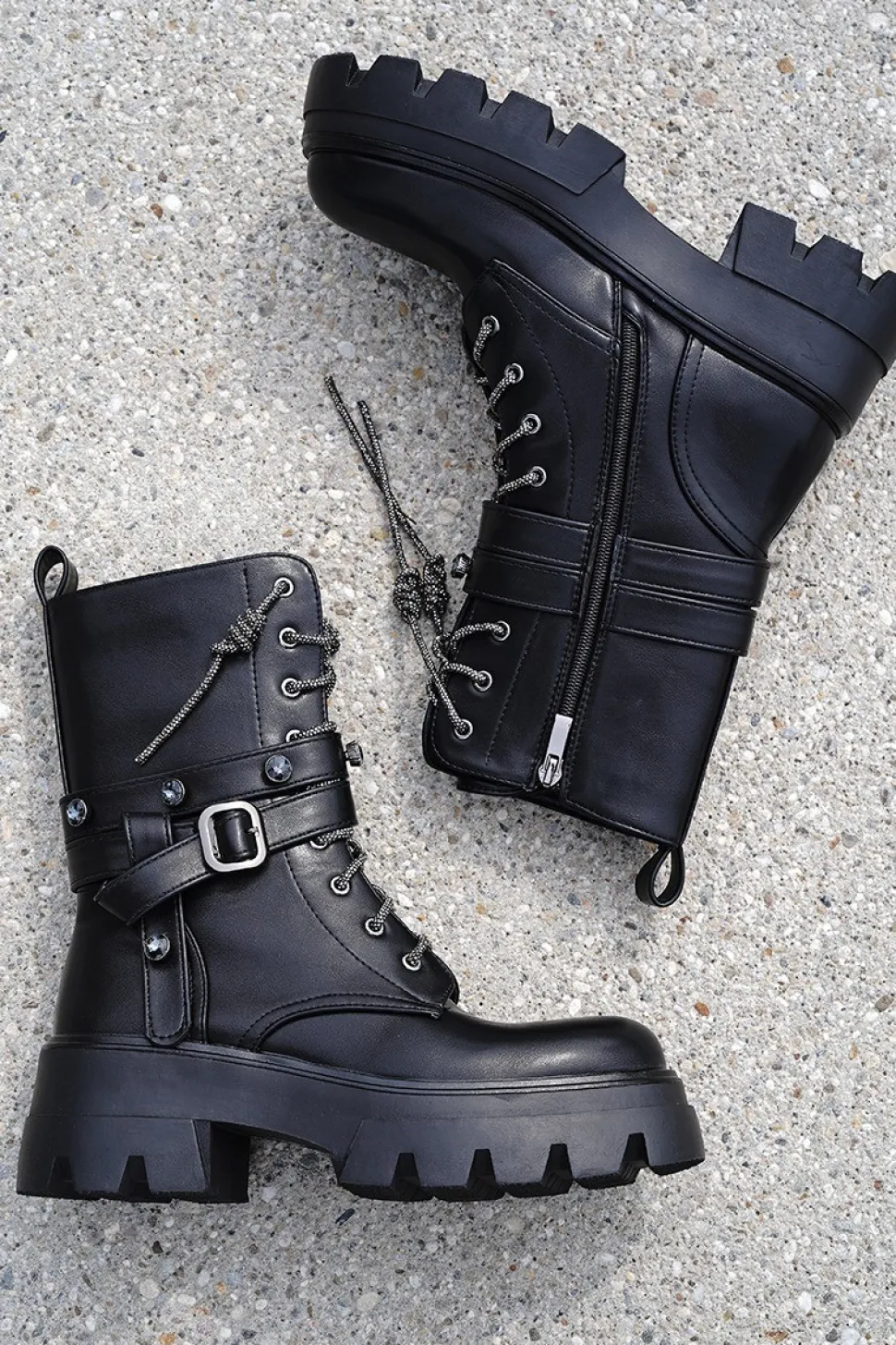 Sznurowane buty na platformie Nikki - czarne