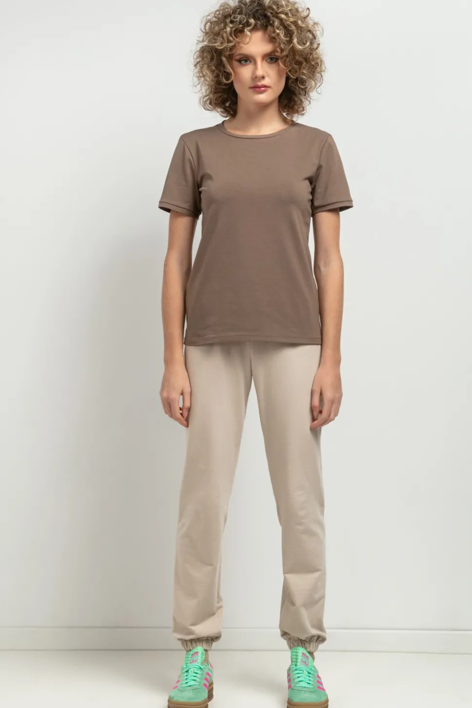 T-shirt damski z krótkim rękawem - cappuccino