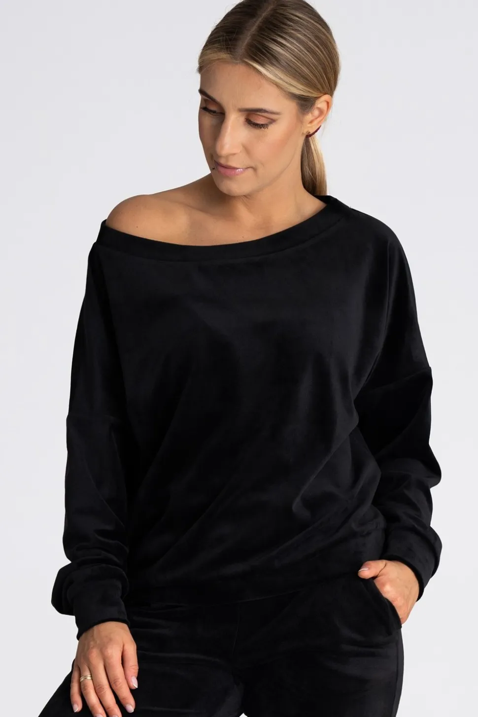 Welurowa bluza damska oversize - czarna