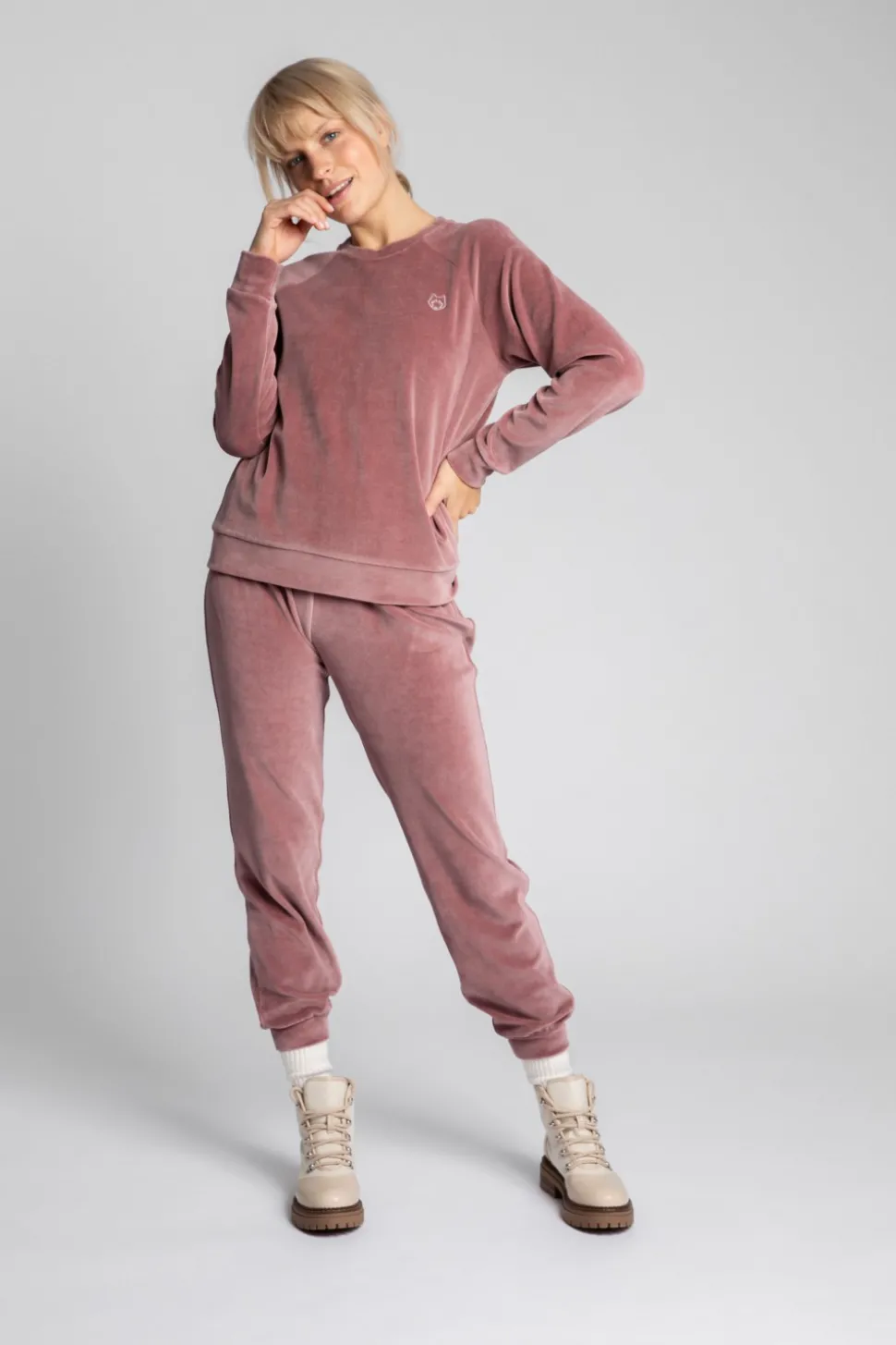 Welurowa bluza z raglanowymi rękawami - brudny róż