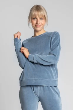 Welurowa bluza z reglanowymi rękawami - niebieska
