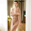 Welurowy szlafrok z paskiem - beżowy