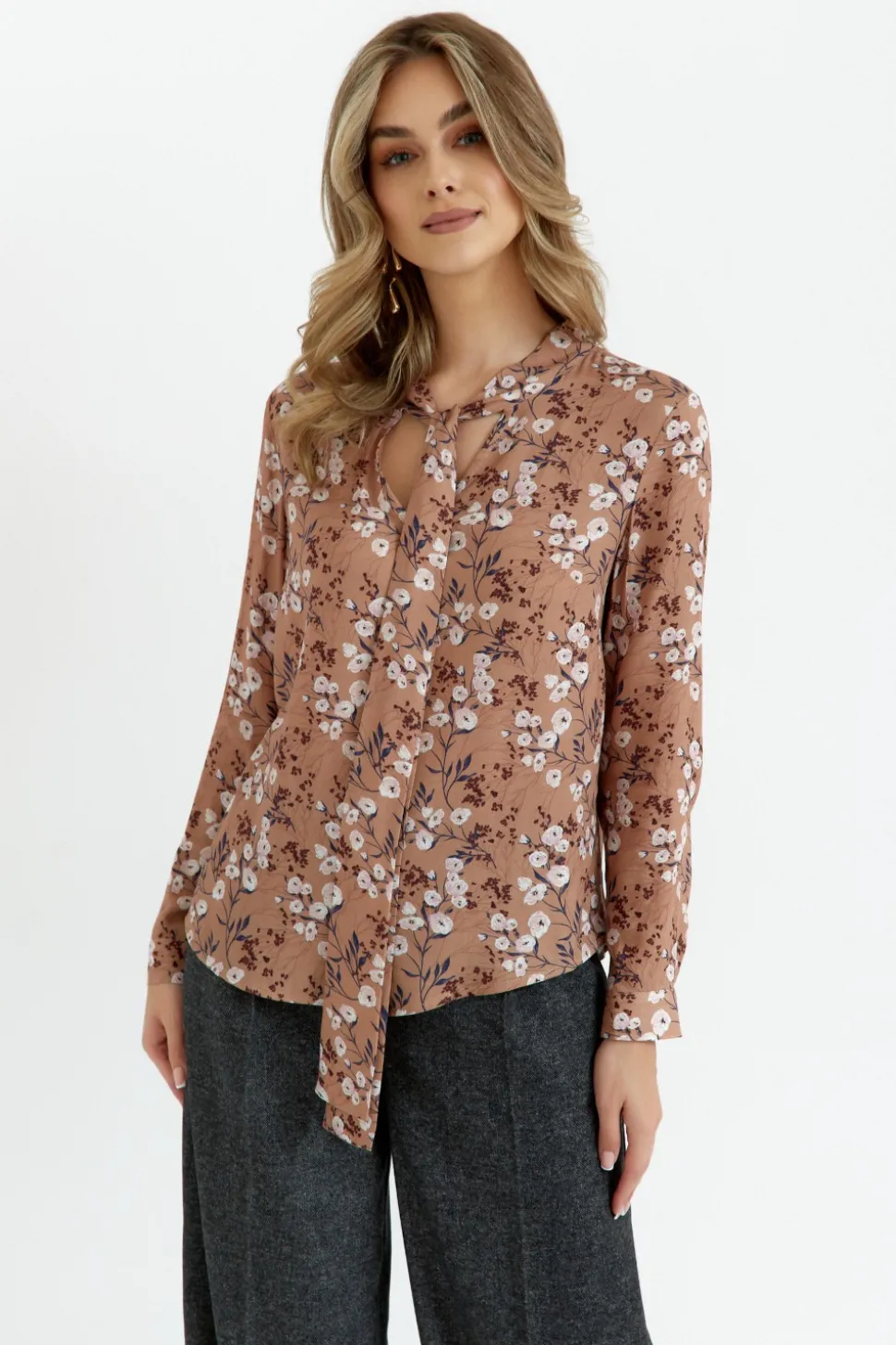 Wiskozowa bluzka z wiązaniem pod szyją - model 1